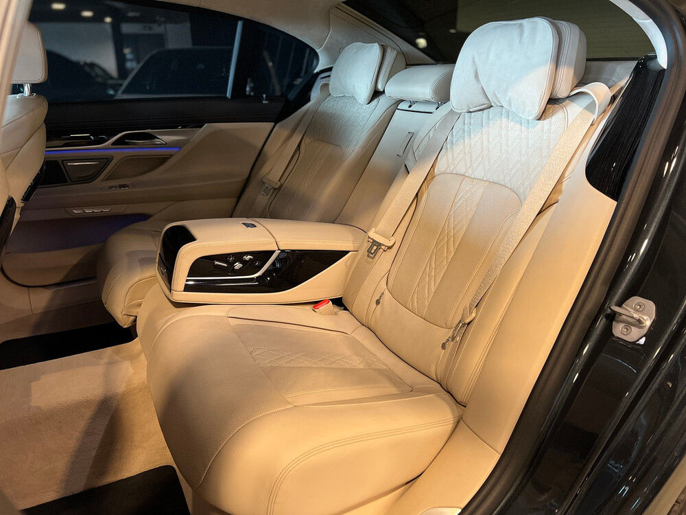 BMW M760Li xDrive M-Sport V12 7er LANG 609PS 2016 G12, L-128-BS