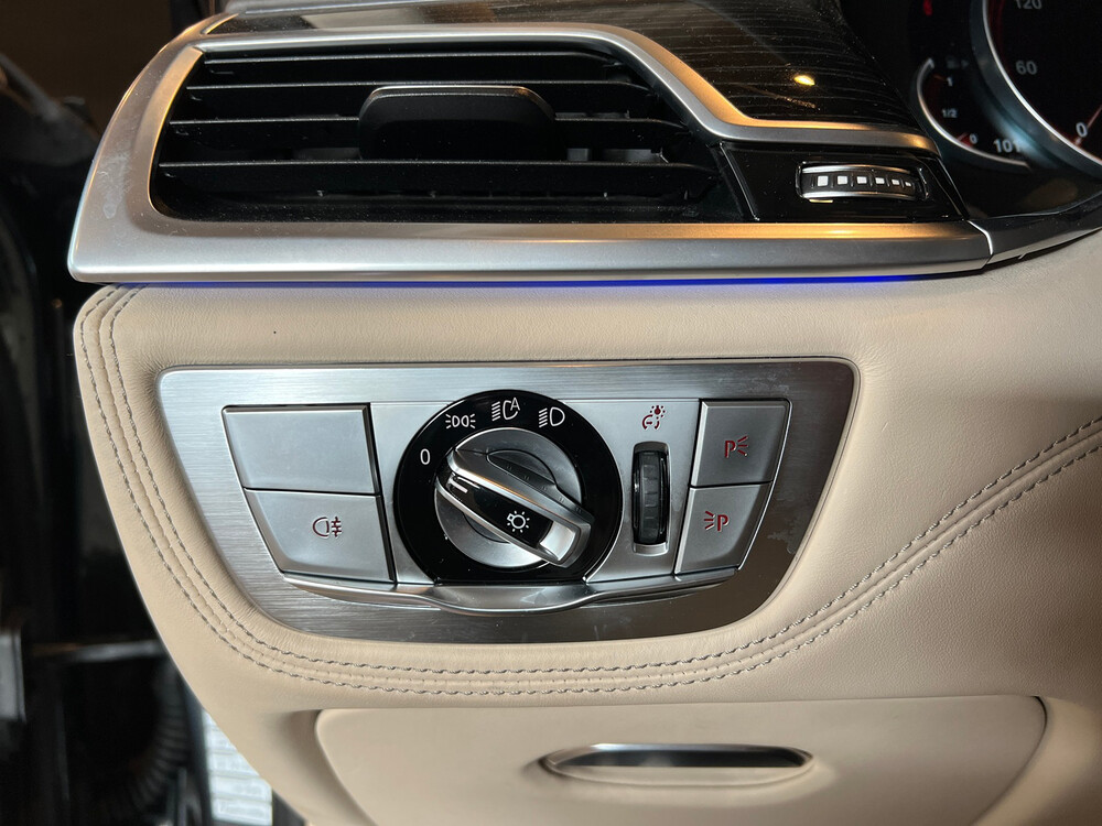 BMW M760Li xDrive M-Sport V12 7er LANG 609PS 2016 G12, L-128-BS