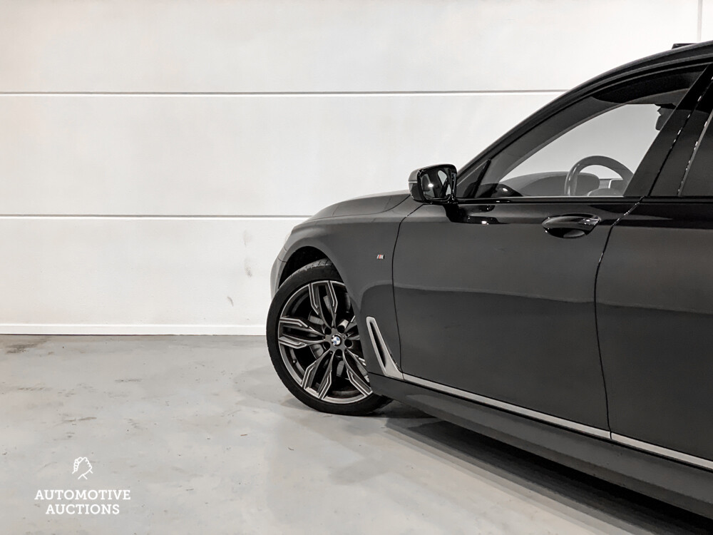BMW M760Li xDrive M-Sport V12 7er LANG 609PS 2016 G12, L-128-BS
