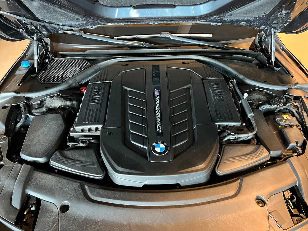 BMW M760Li xDrive M-Sport V12 7er LANG 609PS 2016 G12, L-128-BS