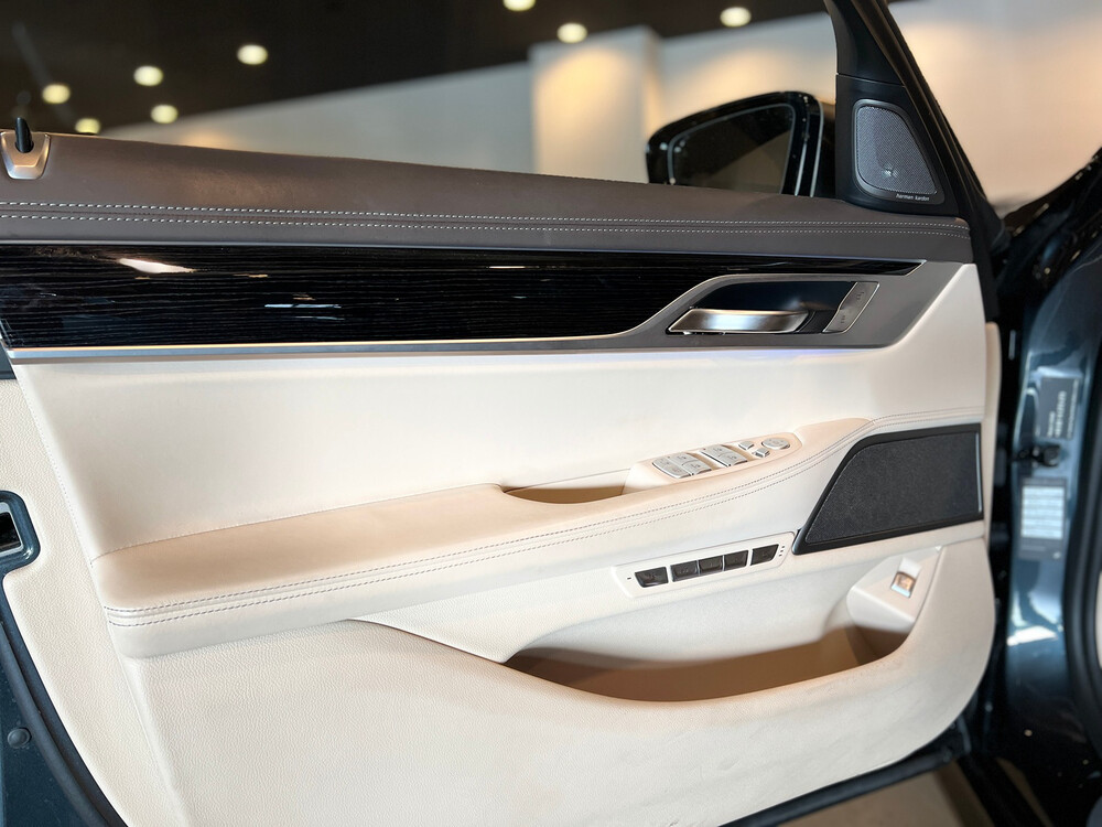 BMW M760Li xDrive M-Sport V12 7er LANG 609PS 2016 G12, L-128-BS