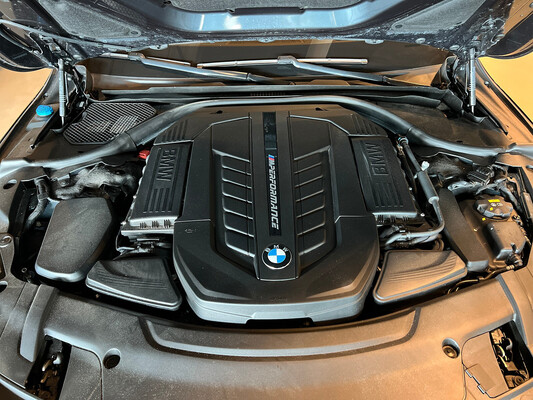 BMW M760Li xDrive M-Sport V12 7er LANG 609PS 2016 G12, L-128-BS