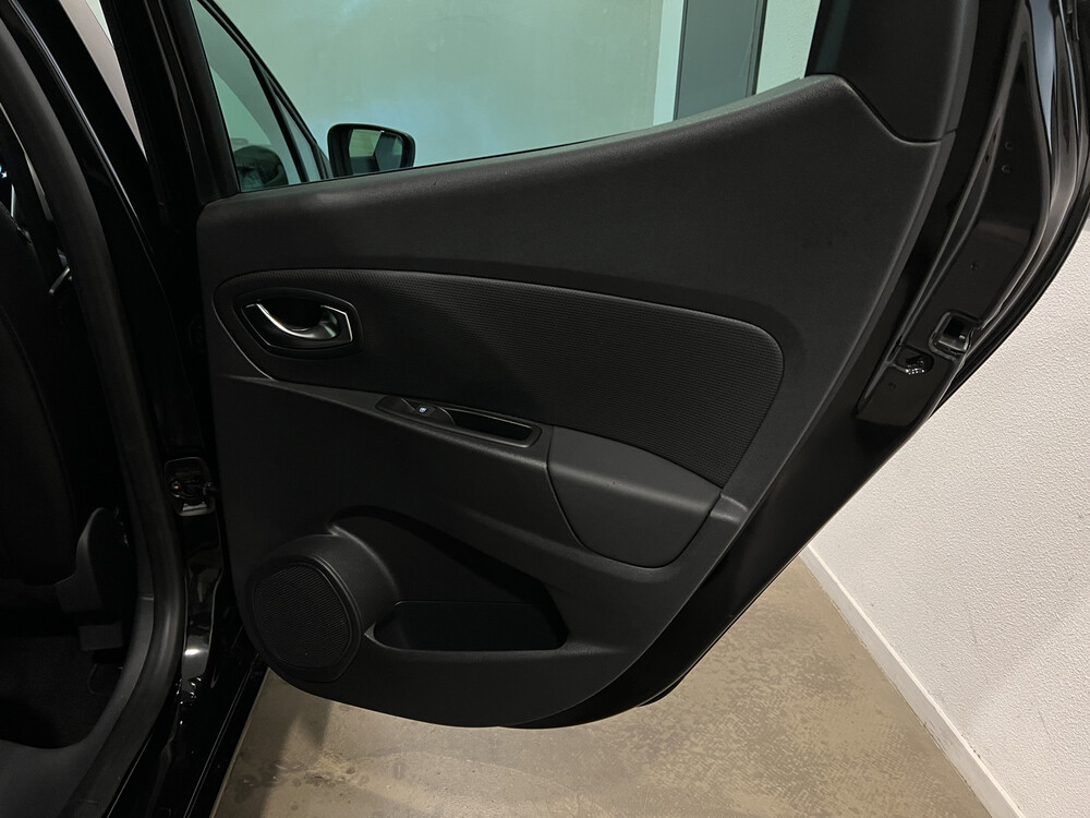 Renault Clio TCe Intens 118PS 2017, SV-949-X