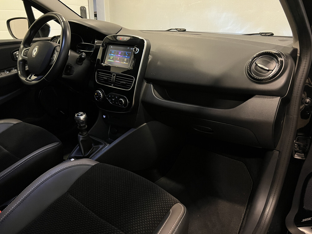 Renault Clio TCe Intens 118PS 2017, SV-949-X