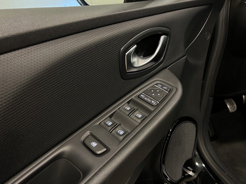 Renault Clio TCe Intens 118PS 2017, SV-949-X