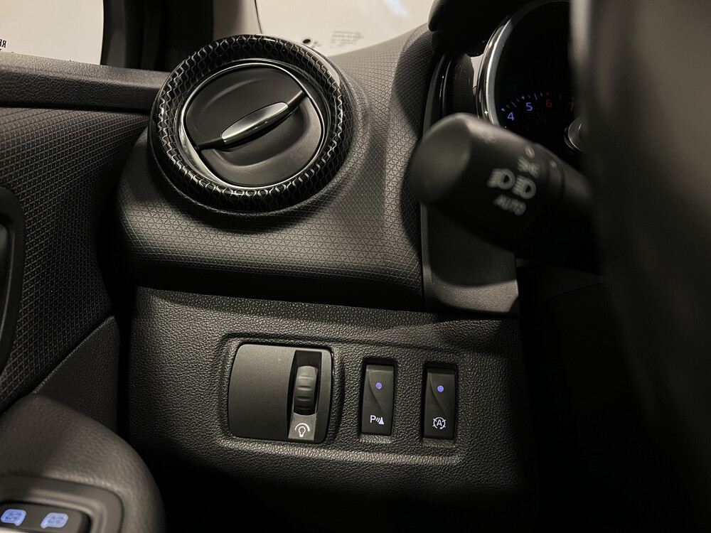 Renault Clio TCe Intens 118PS 2017, SV-949-X