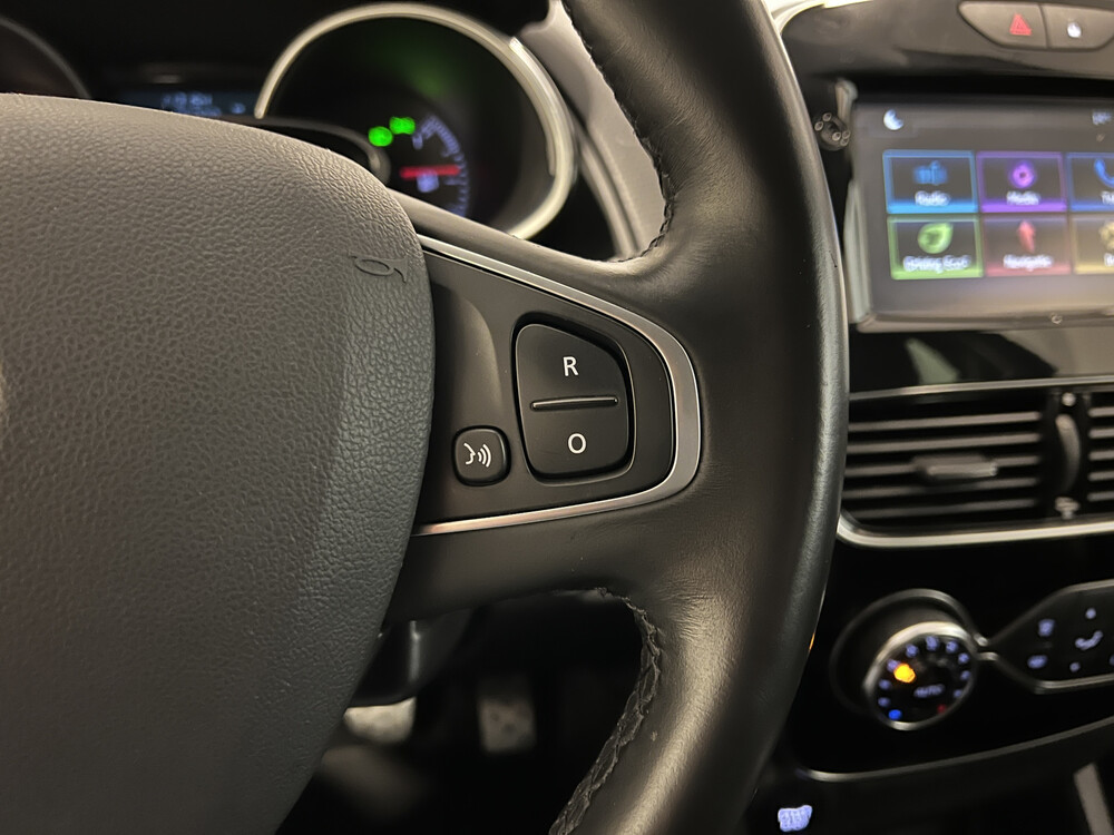 Renault Clio TCe Intens 118PS 2017, SV-949-X