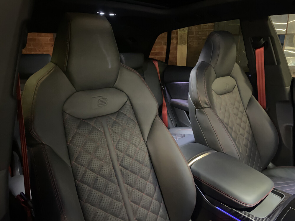 Audi SQ8 4.0 TFSI S-Line Competition Plus Quattro 507hp 2022 -Factory Warranty-.