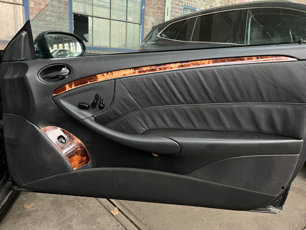 Mercedes-Benz CLK55 AMG V8 350hp 2004 CLK-Class 