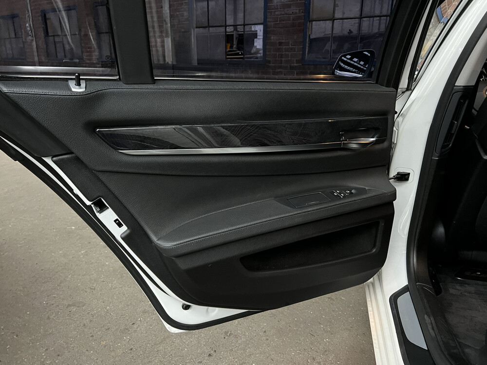 BMW ActiveHybrid7 F04 4.4 465PS 2011