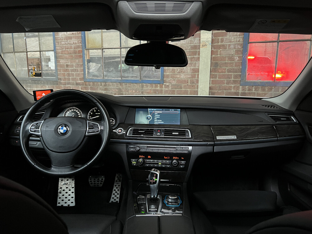 BMW ActiveHybrid7 F04 4.4 465PS 2011