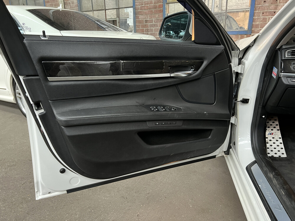 BMW ActiveHybrid7 F04 4.4 465PS 2011