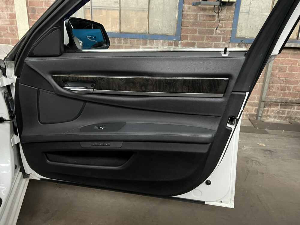 BMW ActiveHybrid7 F04 4.4 465PS 2011