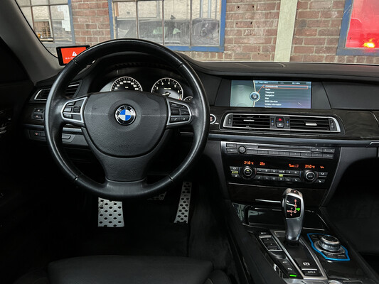 BMW ActiveHybrid7 F04 4.4 465pk 2011