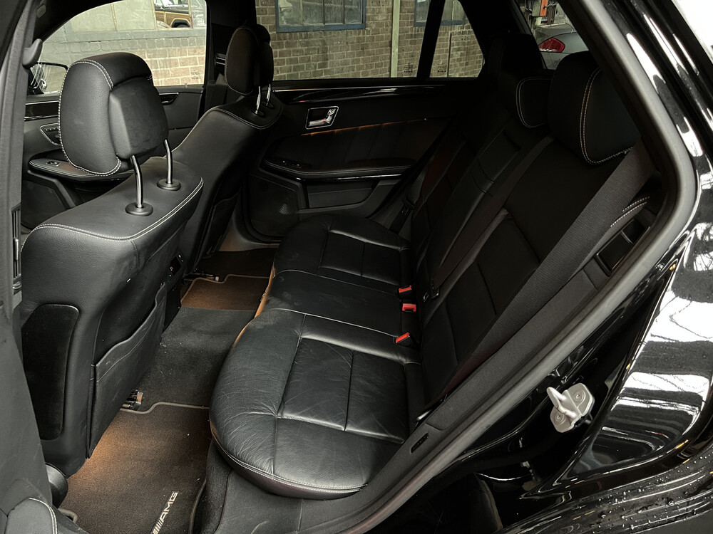 Mercedes-Benz E550 AMG 5.5 V8 E-Klasse 387PS 2010 