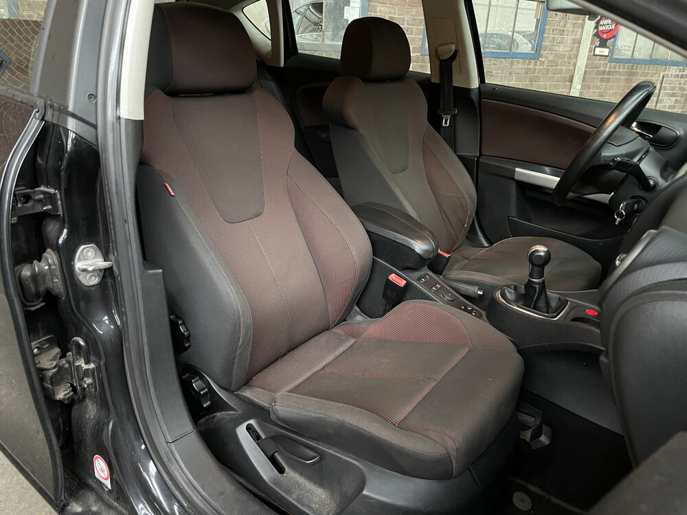 Seat Leon Stylance 102hp 2006 -Orig. NL-, 17-SJ-KK