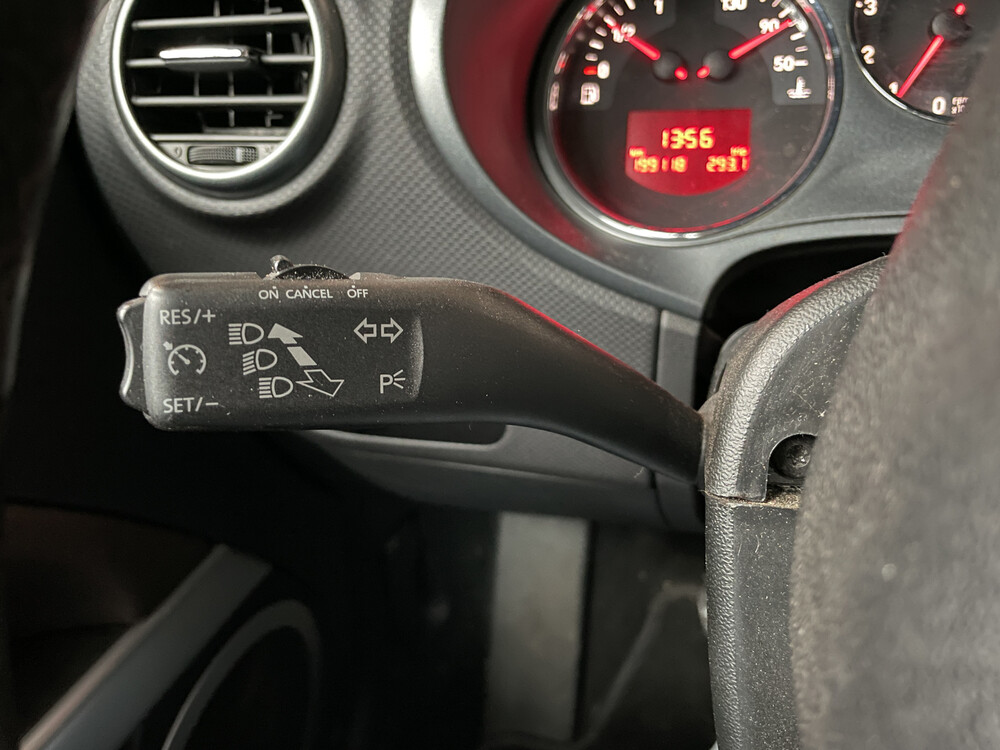 Seat Leon Stylance 102hp 2006 -Orig. NL-, 17-SJ-KK