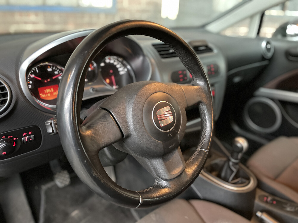 Seat Leon Stylance 102hp 2006 -Orig. NL-, 17-SJ-KK