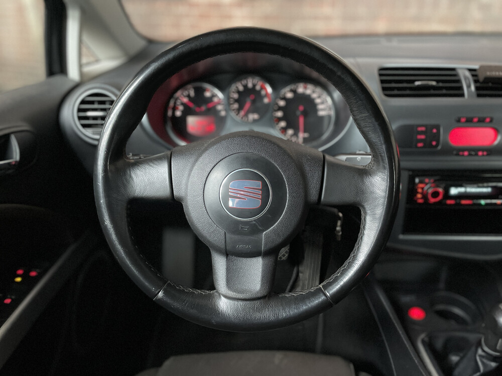 Seat Leon Stylance 102hp 2006 -Orig. NL-, 17-SJ-KK