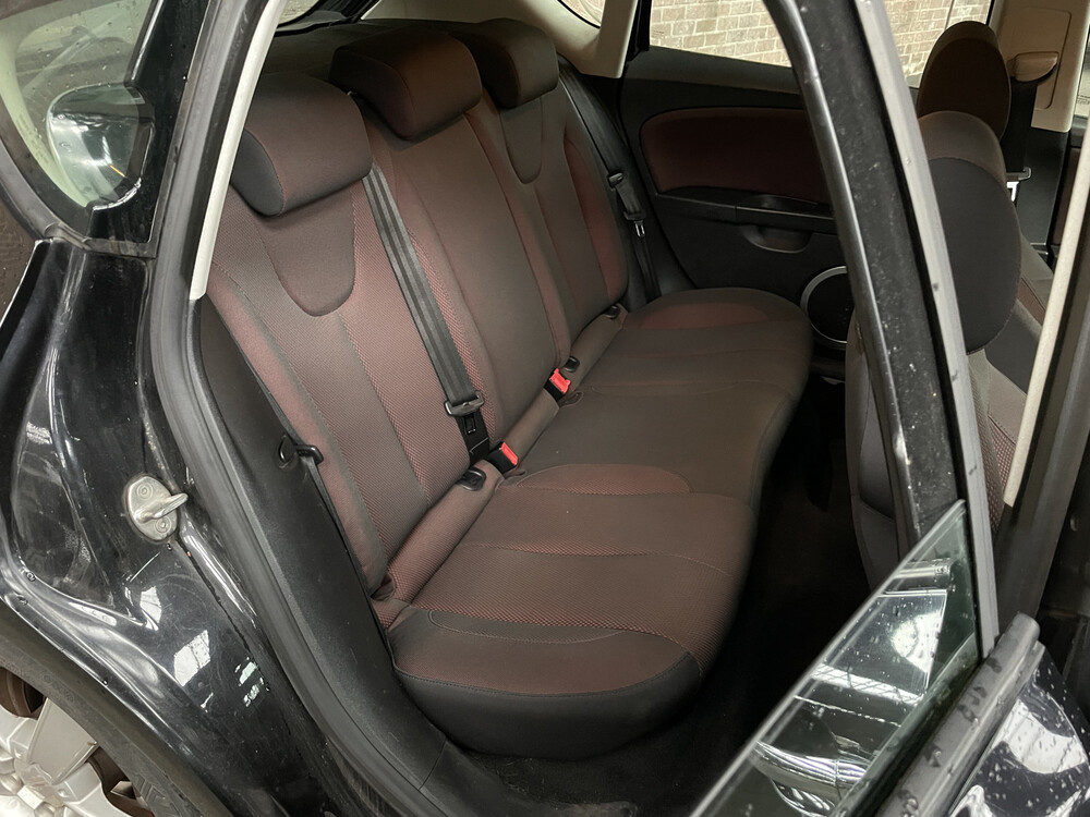 Seat Leon Stylance 102hp 2006 -Orig. NL-, 17-SJ-KK