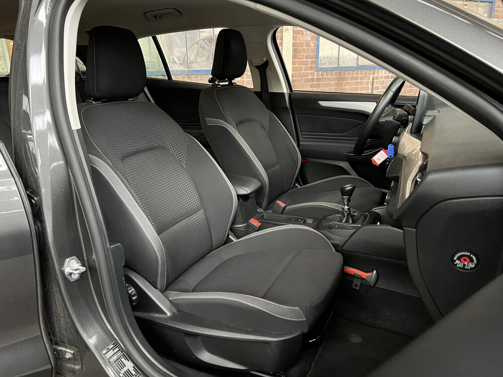 Ford Focus Wagon EcoBoost Trend Edition Business 2019 -Orig NL-, XS-059-H.