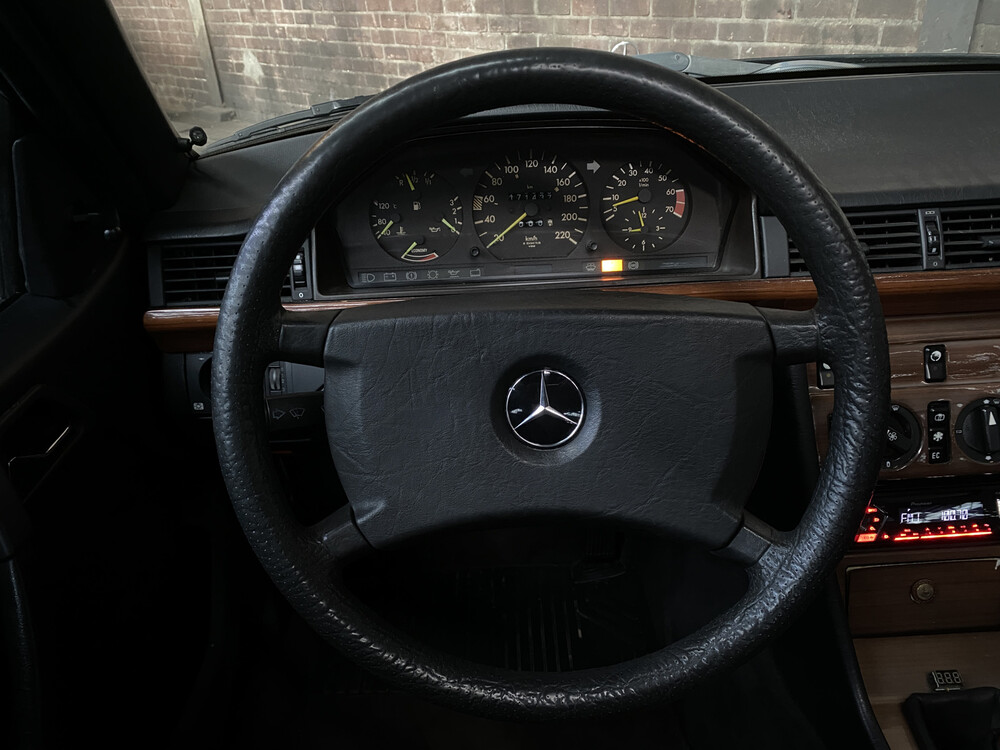 Mercedes-Benz 230CE Coupe 132pk 1989 -Youngtimer-, ZH-828-D