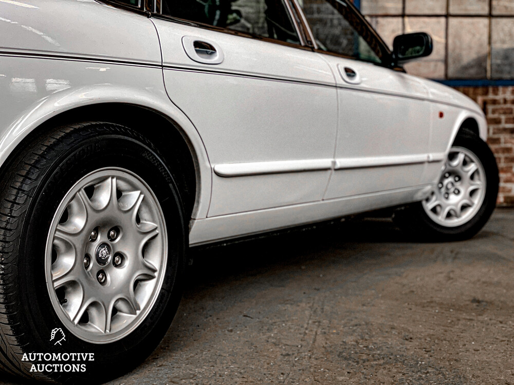 Jaguar Sovereign XJ8 3.2 V8, J-782-XT.