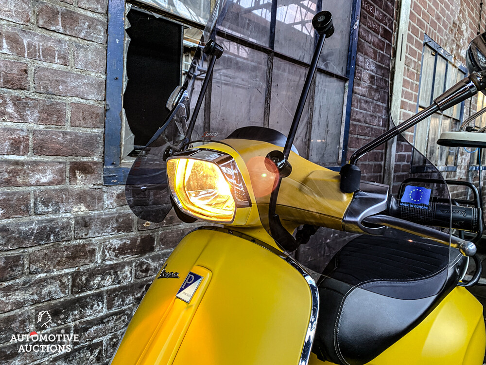 Piaggio Vespa Sprint 4T Notte Yellow Mustache Scooter Exclusive Color 2019, DSK-91-J.