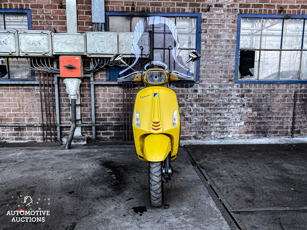 Piaggio Vespa Sprint 4T Notte Yellow Mustache Scooter Exclusive Color 2019, DSK-91-J.