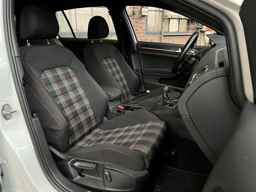 Volkswagen Golf GTI S VII 265hp 2018.