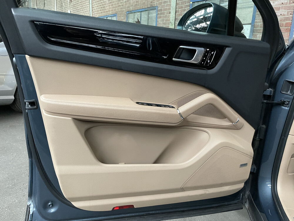 Porsche Cayenne 3.0 V6 340PS 2018 NEUMODELL -Orig. NL-, ST-296-D