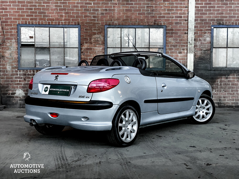 Peugeot 206cc 2.0-16V 136pk 2002, 58-ZF-NG