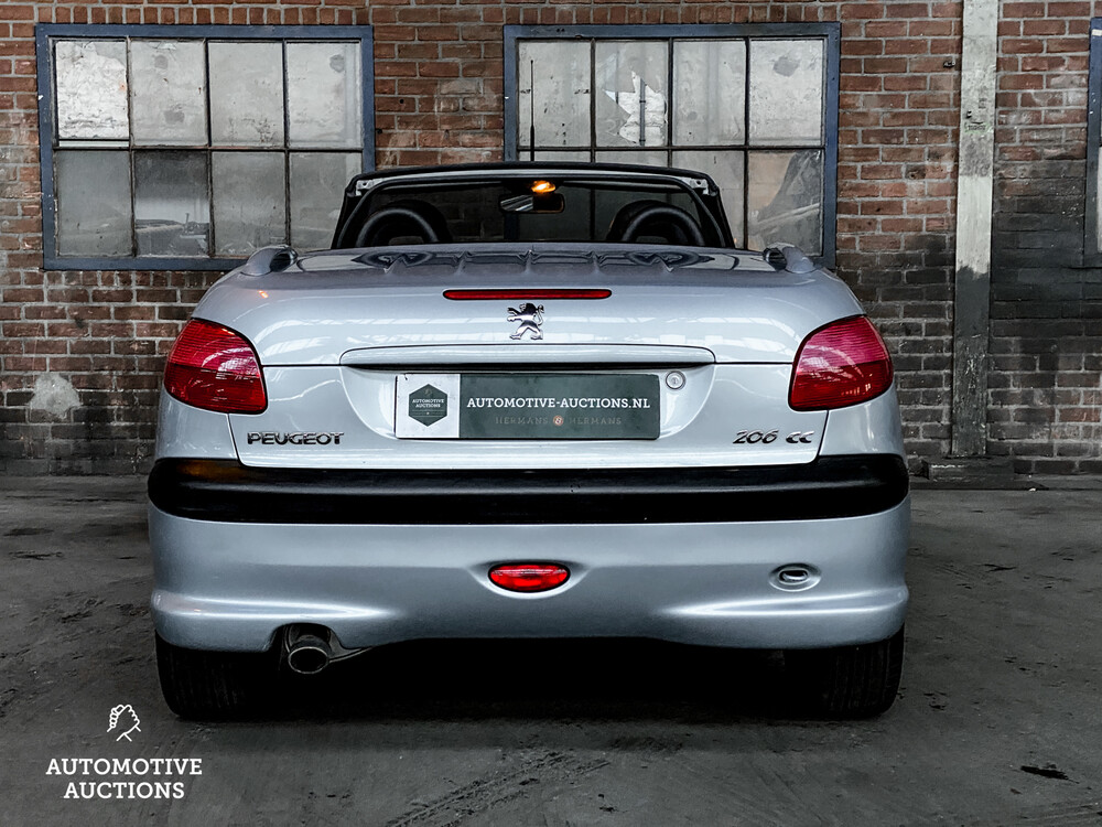 Peugeot 206cc 2.0-16V 136pk 2002, 58-ZF-NG