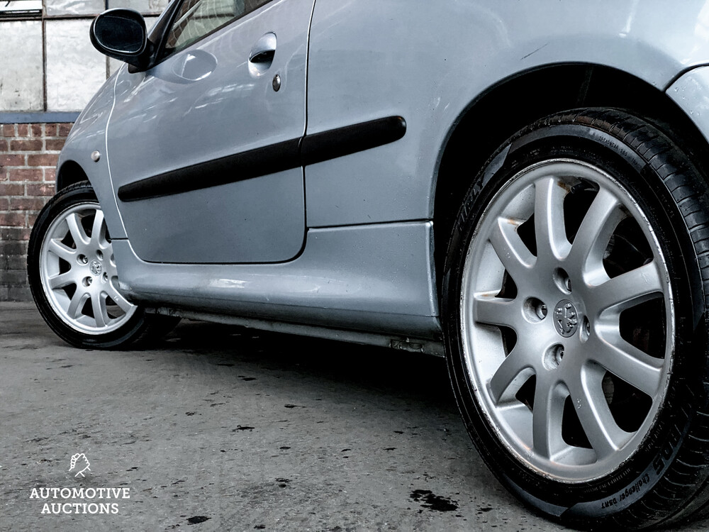 Peugeot 206cc 2.0-16V 136pk 2002, 58-ZF-NG