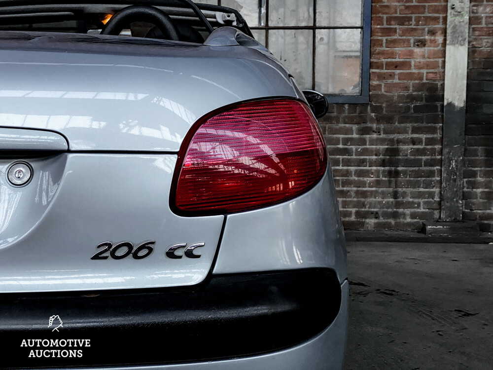 Peugeot 206cc 2.0-16V 136pk 2002, 58-ZF-NG