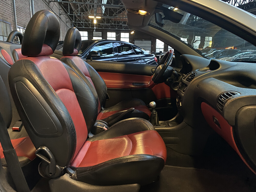 Peugeot 206cc 2.0-16V 136pk 2002, 58-ZF-NG