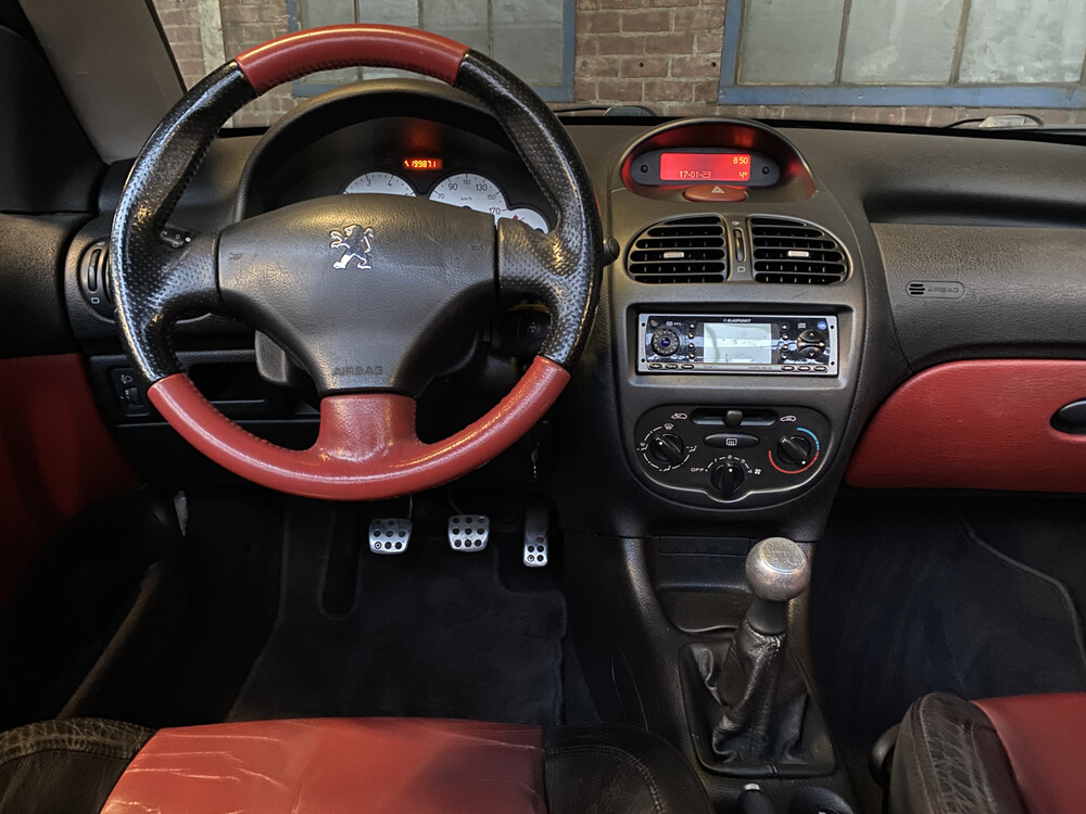 Peugeot 206cc 2.0-16V 136pk 2002, 58-ZF-NG