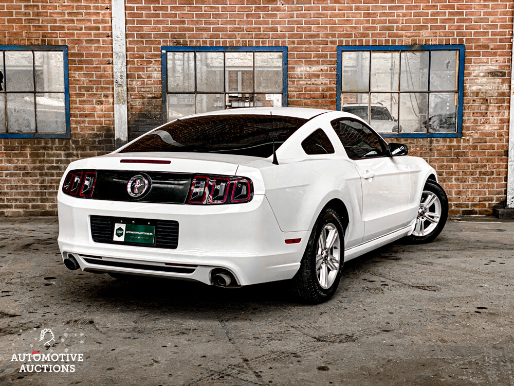 Ford Mustang V6 3.7L 305pk 2013