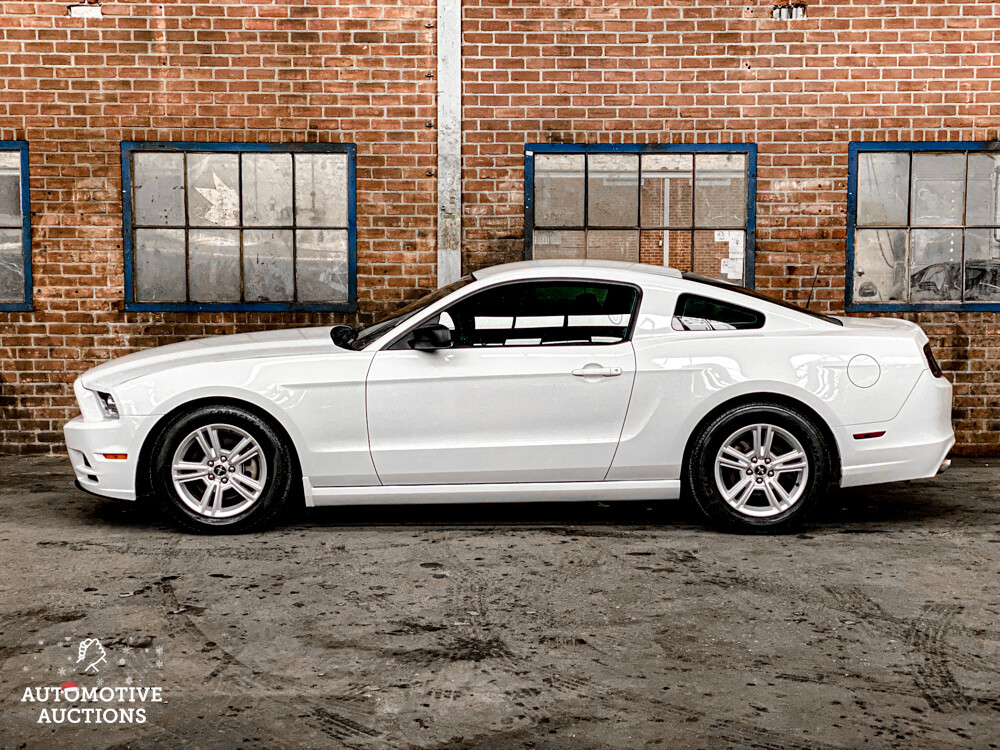 Ford Mustang V6 3.7L 305pk 2013