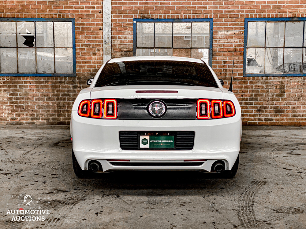 Ford Mustang V6 3.7L 305pk 2013