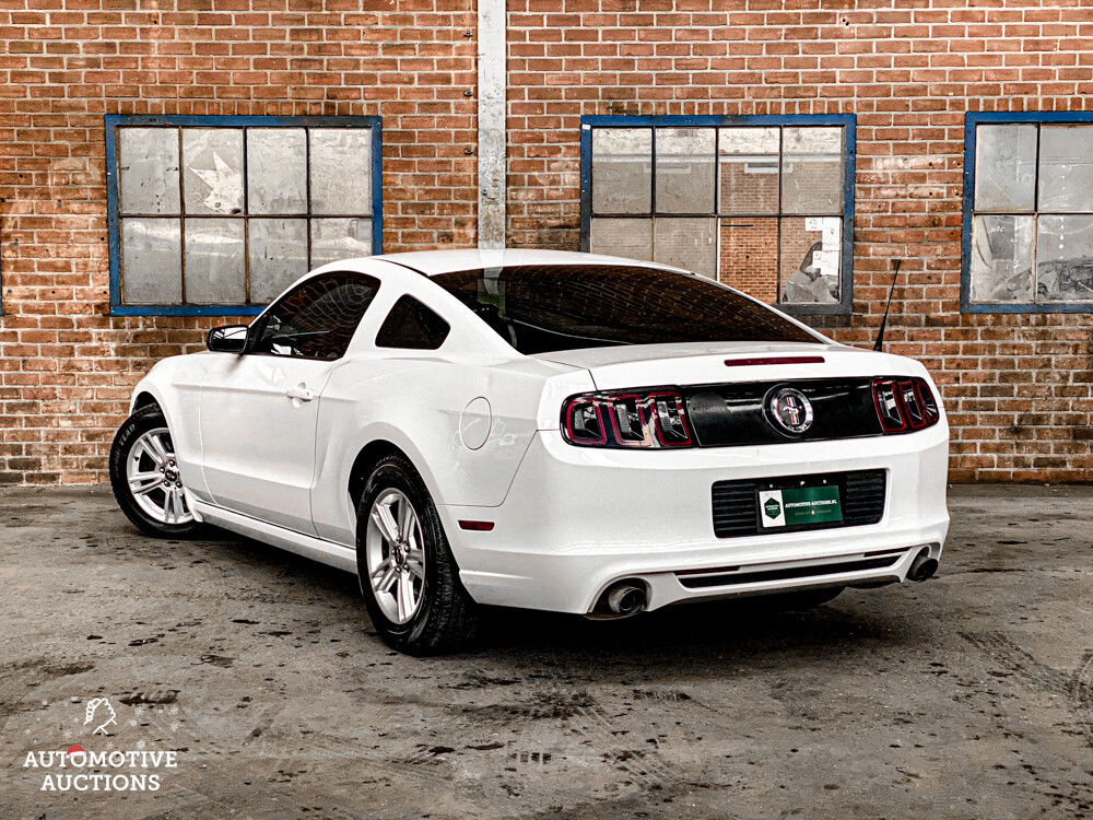 Ford Mustang V6 3.7L 305pk 2013