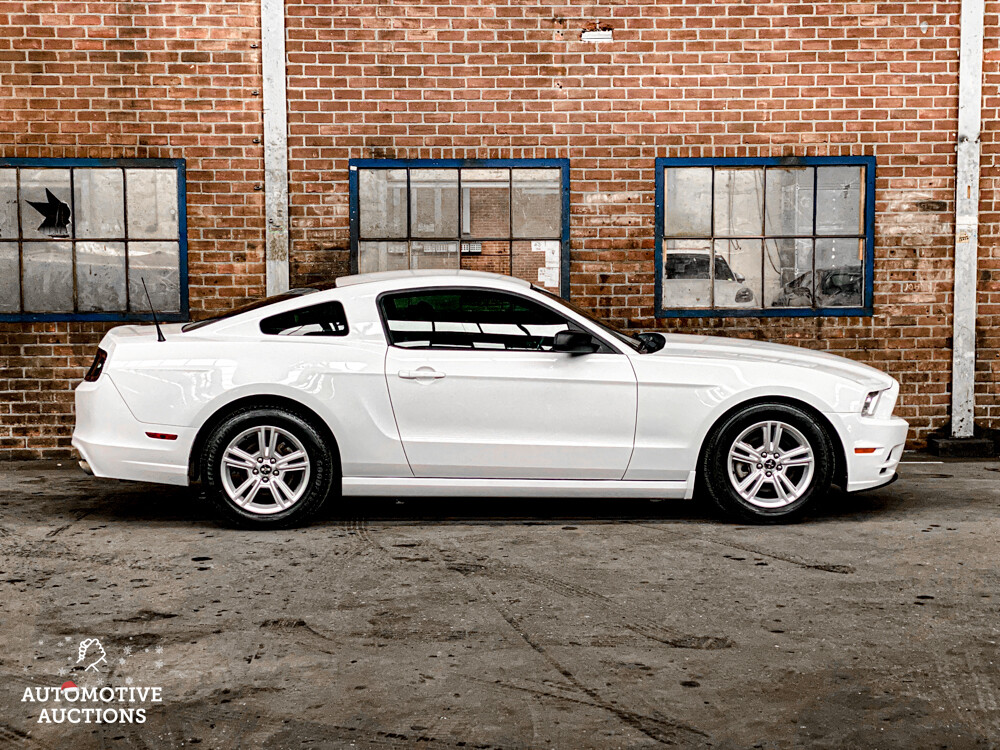 Ford Mustang V6 3.7L 305pk 2013