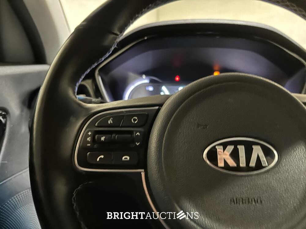 Kia e-Niro DynamicLine 64 kWh 204pk 2020 (Origineel-NL+1e eigenaar), J-072-TK