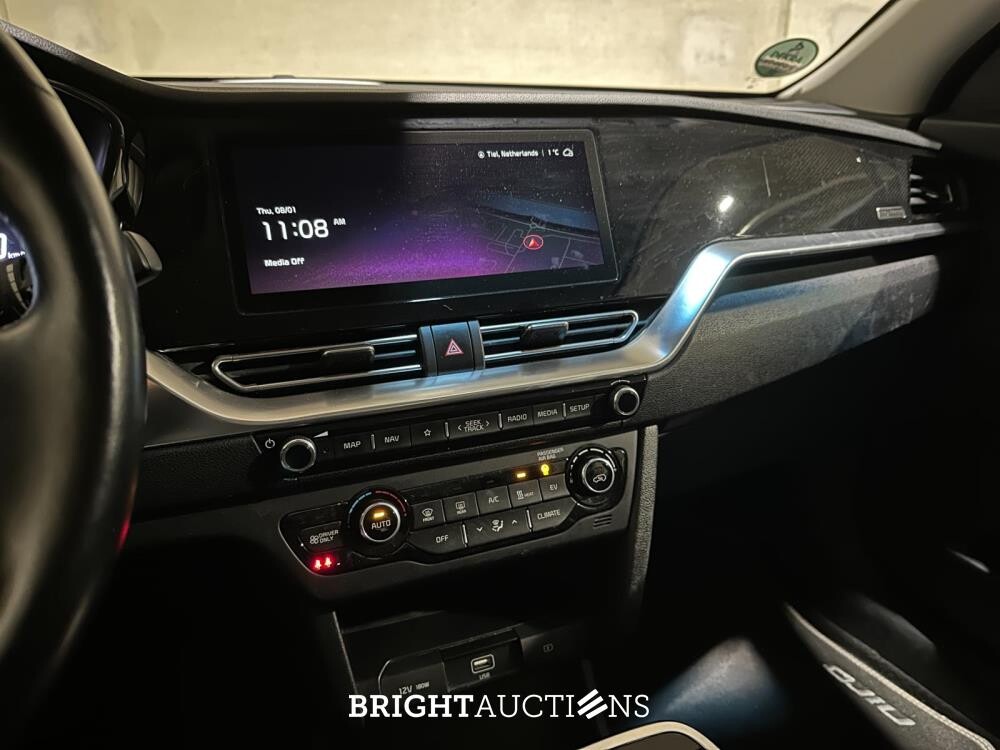 Kia e-Niro DynamicLine 64 kWh 204pk 2020 (Origineel-NL+1e eigenaar), J-072-TK