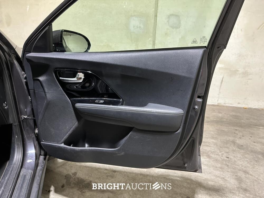 Kia e-Niro DynamicLine 64 kWh 204pk 2020 (Origineel-NL+1e eigenaar), J-072-TK