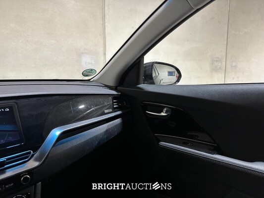 Kia e-Niro DynamicLine 64 kWh 204pk 2020 (Origineel-NL+1e eigenaar), J-072-TK