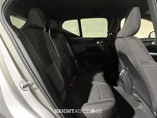 Volvo XC40 Recharge Core 70 kWh 231pk 2022 (Origineel-NL + 1e Eigenaar), R-491-BZ
