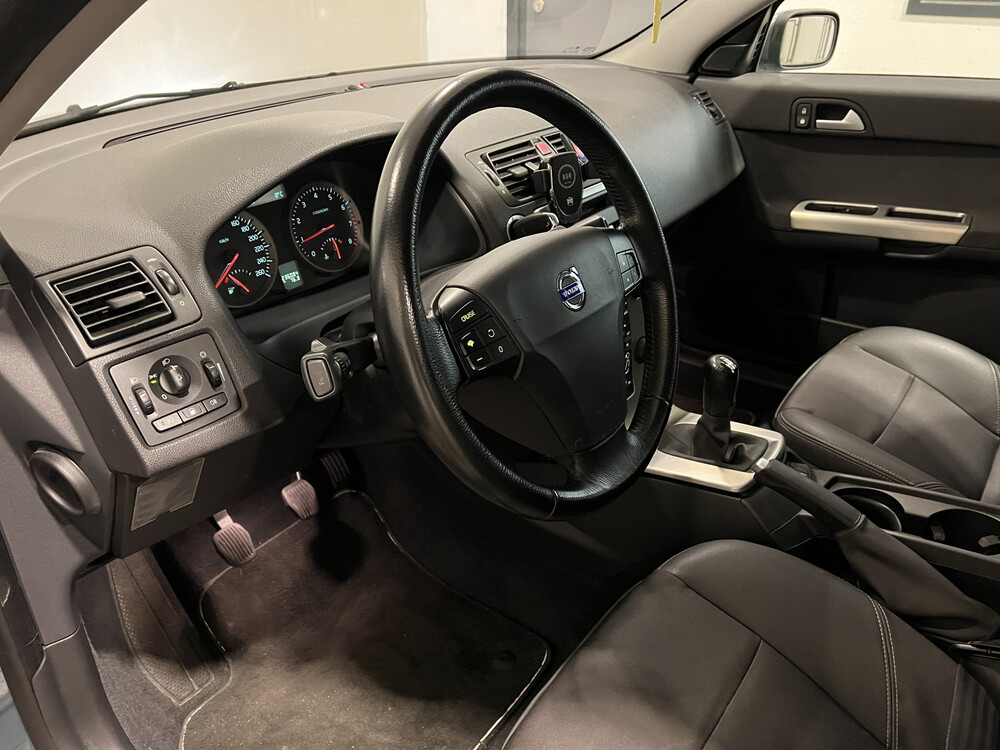 Volvo V50 2.4 Momentum 140pk 2004, 07-PG-KZ