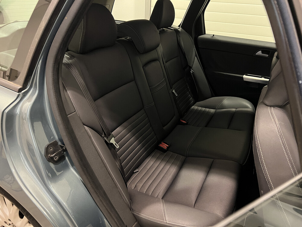 Volvo V50 2.4 Momentum 140pk 2004, 07-PG-KZ