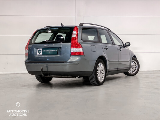 Volvo V50 2.4 Momentum 140pk 2004, 07-PG-KZ